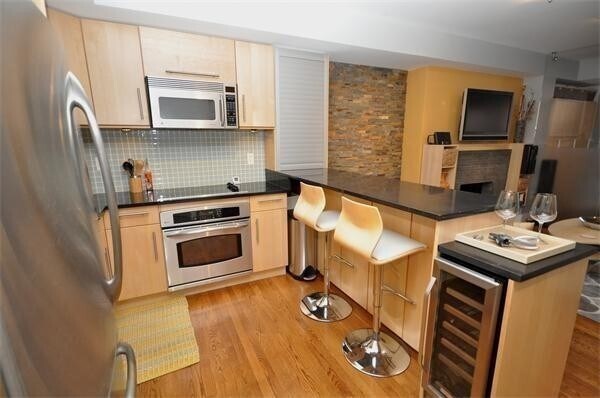 335 Beacon St, Unit 7 in Boston, MA - Building Photo - Building Photo