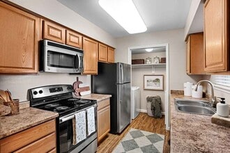 Pines at Marston Lake in Littleton, CO - Foto de edificio - Building Photo