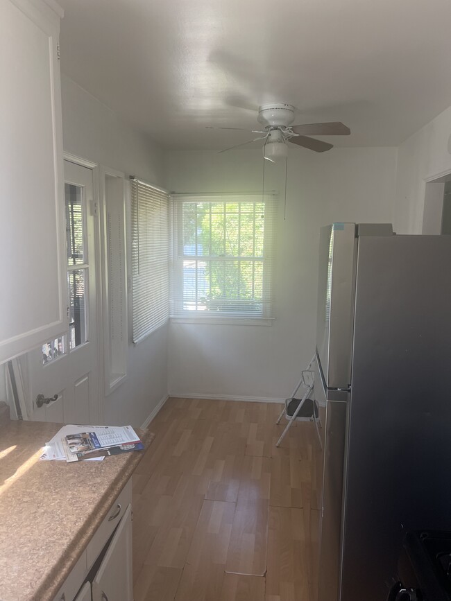 2575 S Barrington Ave in Los Angeles, CA - Building Photo - Building Photo