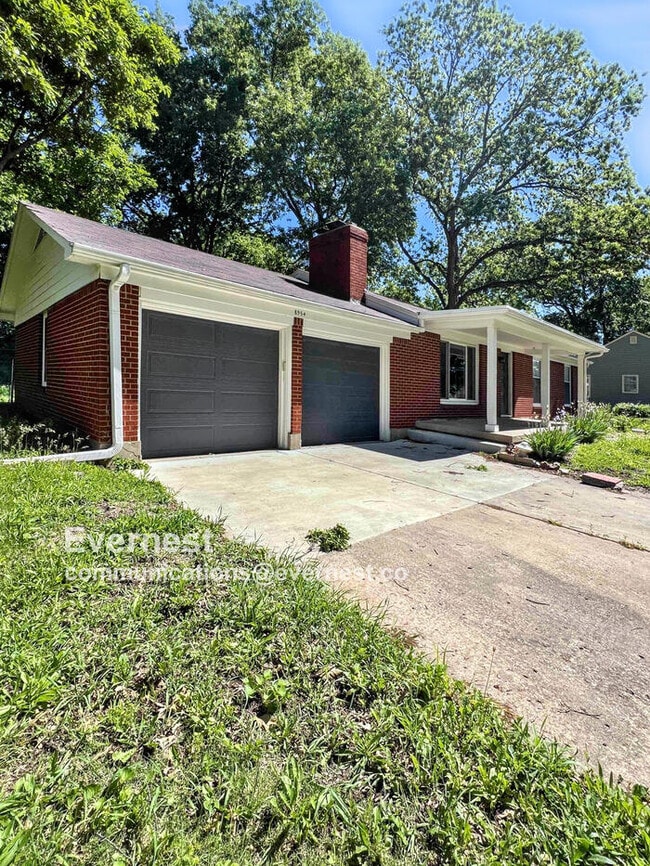 8954 Leeds Rd in Kansas City, MO - Building Photo - Building Photo