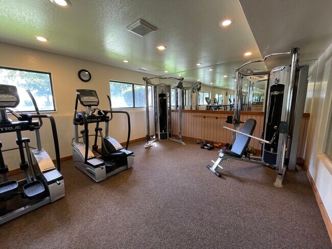 6893 S Countrywoods Cir, Unit 10 in Midvale, UT - Building Photo - Building Photo