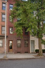 187 Montgomery St in Jersey City, NJ - Building Photo - Building Photo