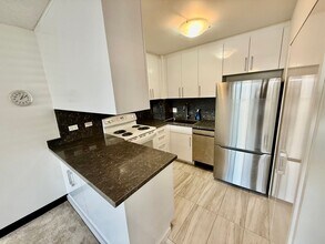 2474 Kapiolani Blvd in Honolulu, HI - Building Photo - Building Photo