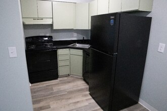 2800 Crystal St in Anderson, IN - Foto de edificio - Building Photo