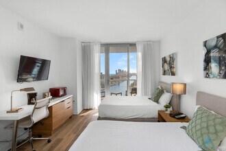 2602 E Hallandale Beach Blvd in Hallandale Beach, FL - Foto de edificio - Building Photo