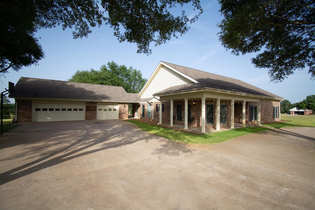 6103 Homeland Ln in Brenham, TX - Building Photo