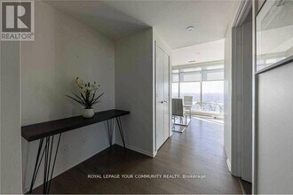 1 Bloor St E in Toronto, ON - Building Photo - Building Photo