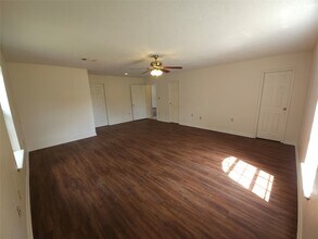 418 Texas St in Tomball, TX - Building Photo - Building Photo