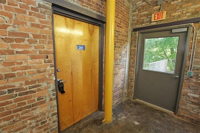 659 Auburn Ave NE in Atlanta, GA - Building Photo - Building Photo