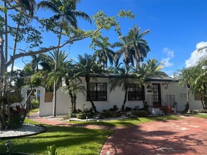 944 Polk St in Hollywood, FL - Foto de edificio - Building Photo