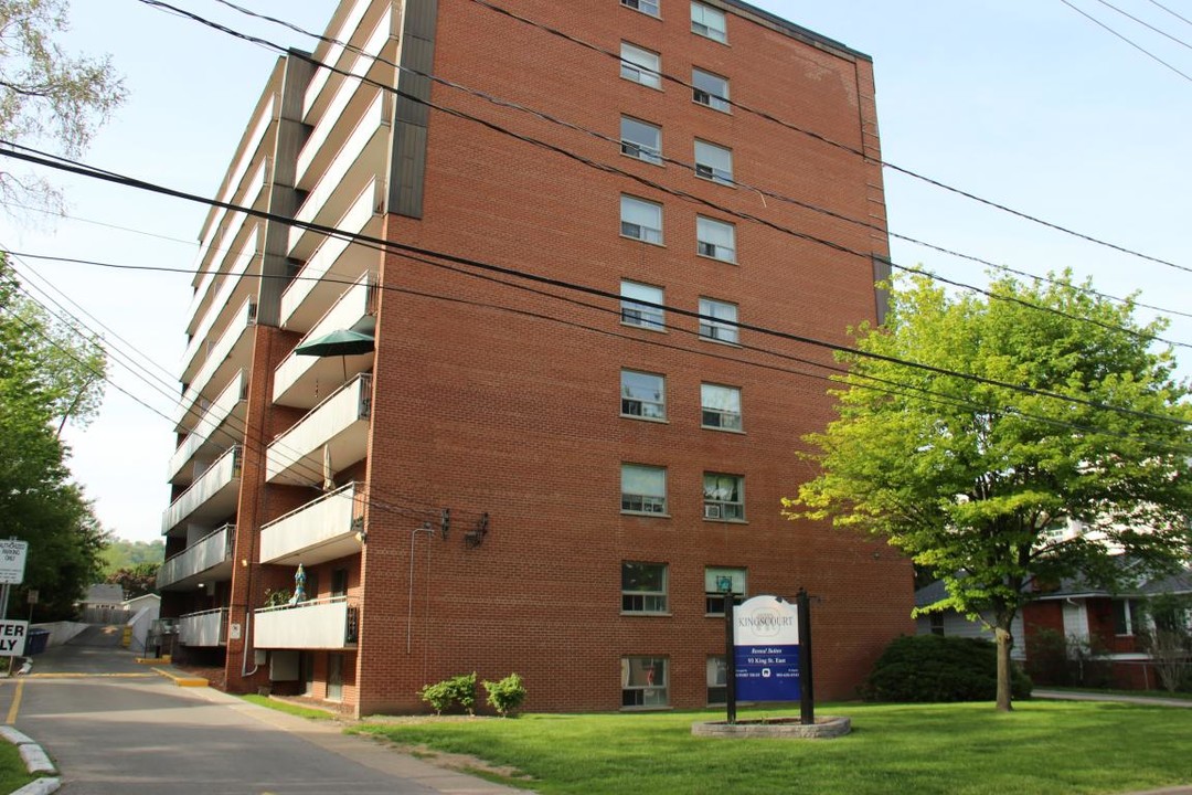 Kingscourt Apartments in Dundas, ON - Building Photo