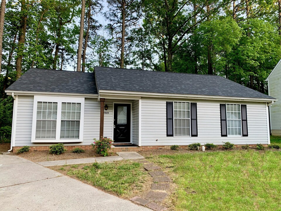 2909 Golden Oak Ct in Raleigh, NC - Building Photo