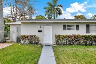 11812 NE 14th Ave in North Miami, FL - Building Photo