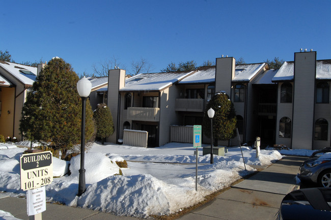 Pine Hollow Commons in Chester, NY - Foto de edificio - Building Photo