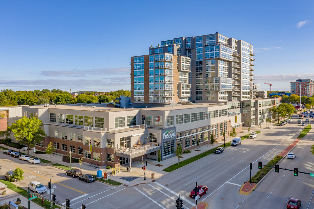 Galaxie High Rise Apartments in Madison, WI - Building Photo