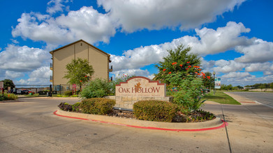 Oak Hollow in Seguin, TX - Foto de edificio - Building Photo