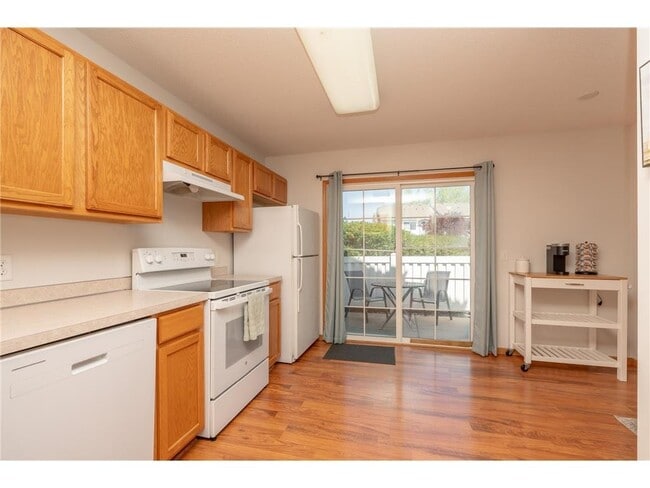 9277 Inland Ln N in Maple Grove, MN - Building Photo - Building Photo