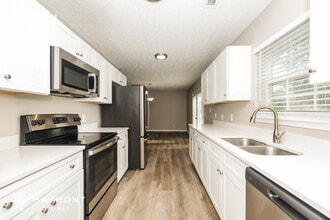 173 Shiloh Dr in La Vergne, TN - Building Photo - Building Photo