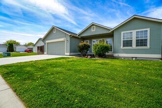 1435 N Inez Pl in Meridian, ID - Building Photo - Building Photo