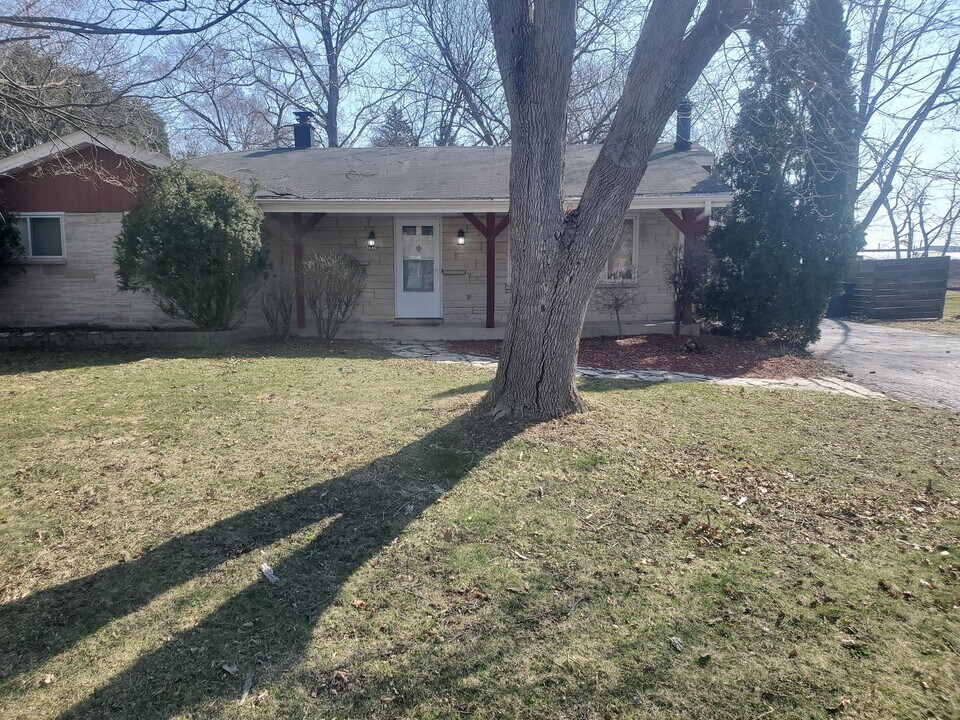 7816 N 80th St in Milwaukee, WI - Building Photo