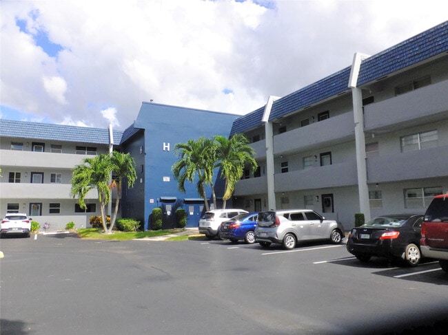 7807 Golf Cir Dr in Margate, FL - Building Photo - Building Photo