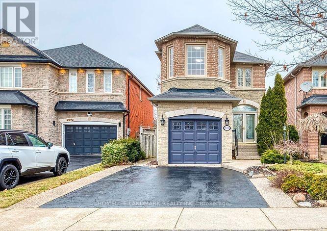 2093 Shorncliffe Blvd in Oakville, ON - Building Photo