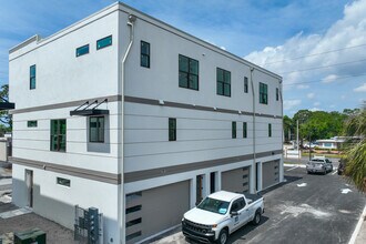 Strum Place Townhomes in St. Petersburg, FL - Building Photo - Building Photo