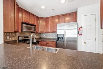 408 Donato Cir in Scotch Plains, NJ - Building Photo - Building Photo