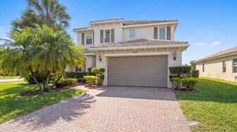 2352 Bellarosa Circle in West Palm Beach, FL - Building Photo