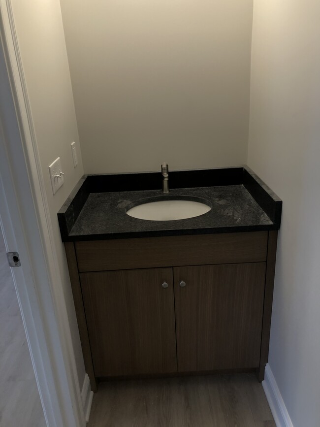95 Bristol St, Unit 3C in Waterbury, CT - Building Photo - Building Photo