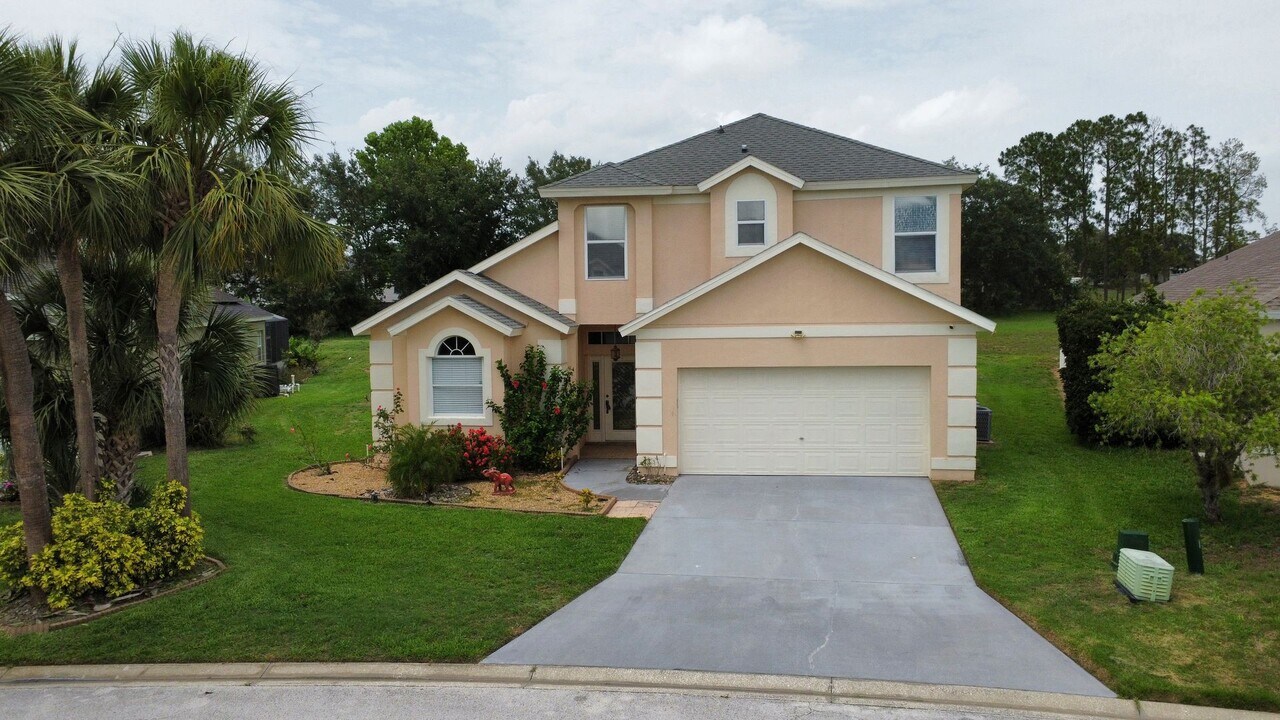 831 Corvina Dr in Davenport, FL - Foto de edificio