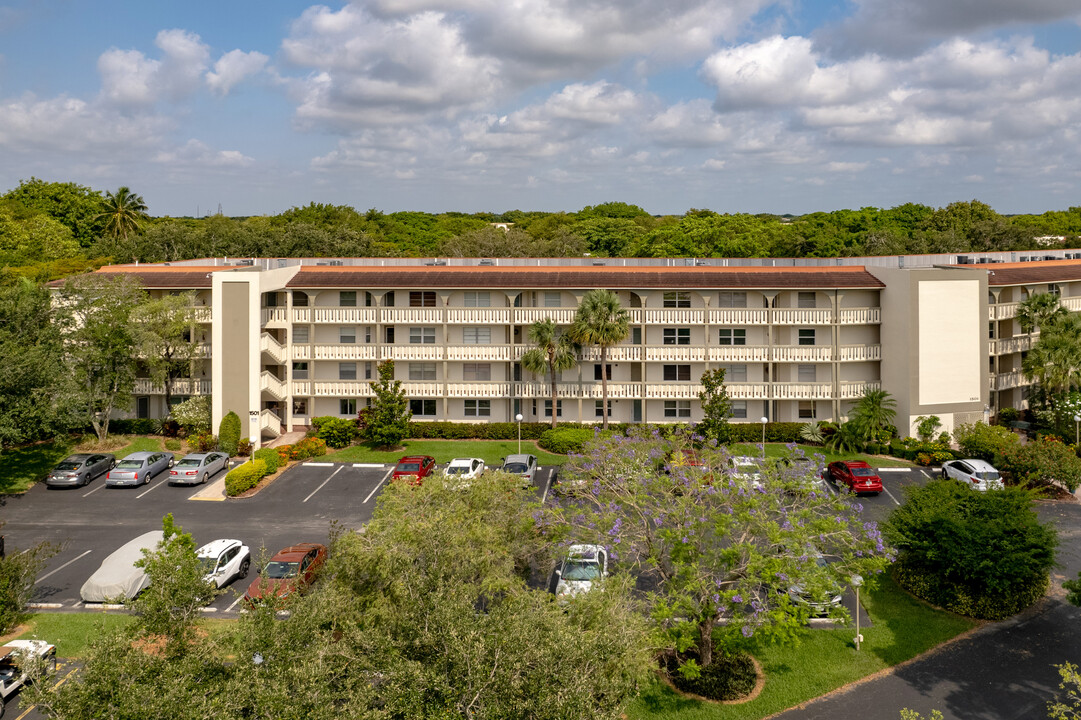 Granada Village Condo in Coconut Creek, FL - Building Photo