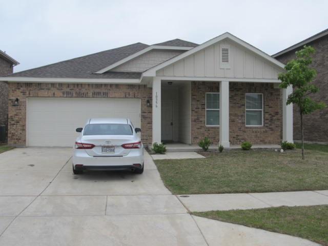 10356 Castle Lyons Ln in Crowley, TX - Foto de edificio