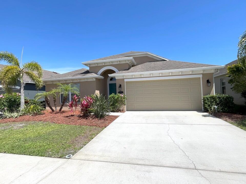 1847 Elkins Point in Melbourne, FL - Building Photo