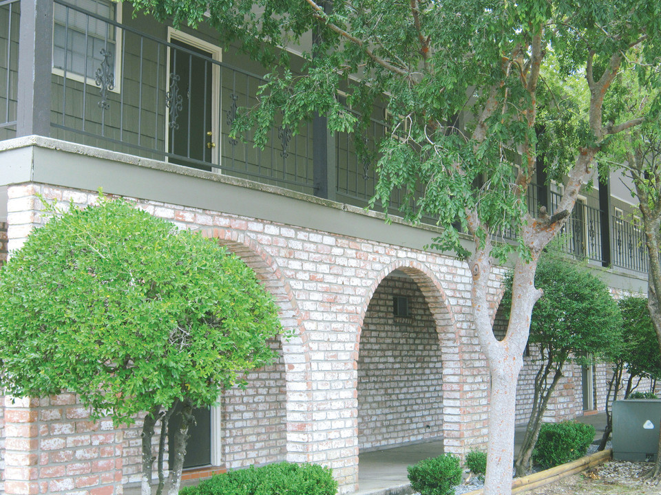 Spanish Oaks Apartments in Baton Rouge, LA - Building Photo
