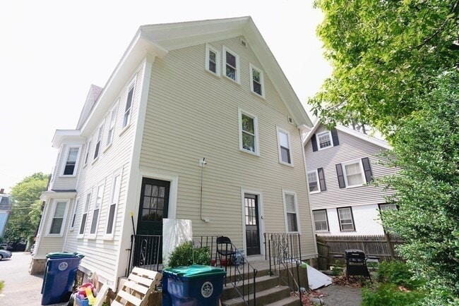 315 Lafayette St, Unit 2