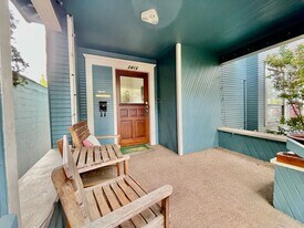 2412 SE Belmont St in Portland, OR - Building Photo