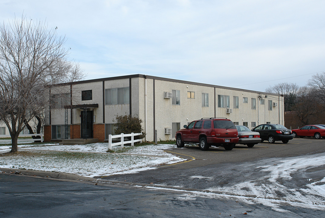 Sunnyside Apartments in Fridley, MN - Building Photo