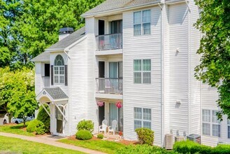 Middletown Ridge Apartments in Middletown, CT - Foto de edificio - Building Photo