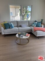 15147 Otsego St in Los Angeles, CA - Building Photo