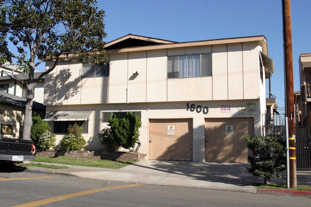 1600 Orizaba Ave in Long Beach, CA - Foto de edificio