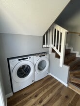 105 W Summit St in Winterset, IA - Building Photo - Building Photo