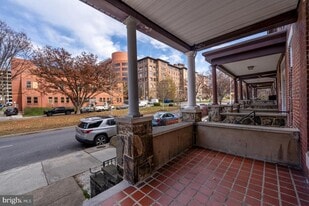 101 E 33rd St in Baltimore, MD - Building Photo