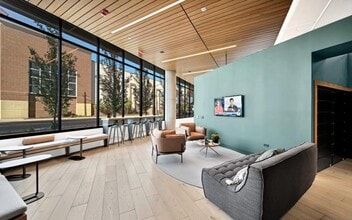 2347 N Elston Ct, Unit 243 in Chicago, IL - Foto de edificio - Building Photo