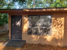 50 5th St, Unit 50 C in Shalimar, FL - Building Photo