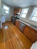135 Massachusetts Ave, Unit 3 in Arlington, MA - Building Photo