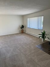 Wellsforth Apartments in Renton, WA - Foto de edificio - Building Photo