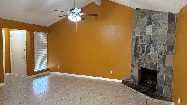 12107 Tambourine Dr in Stafford, TX - Building Photo - Building Photo