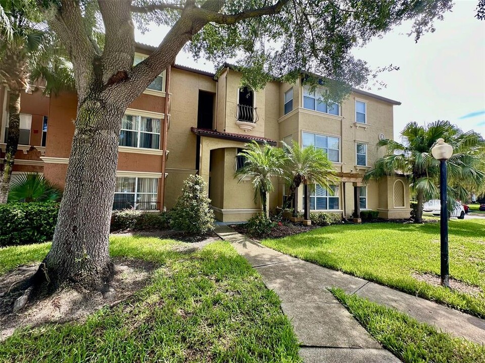 5124 Conroy Rd in Orlando, FL - Building Photo