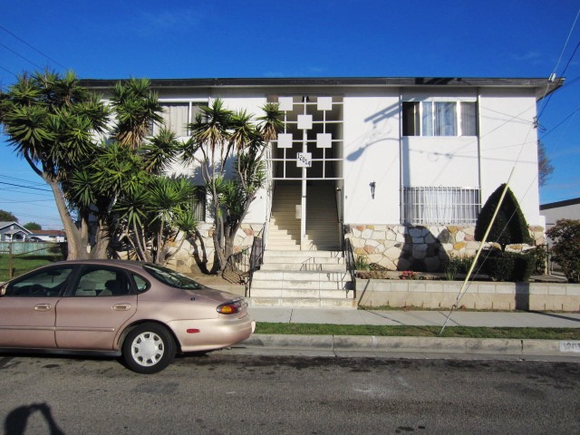 12014 Cedar Ave in Hawthorne, CA - Building Photo